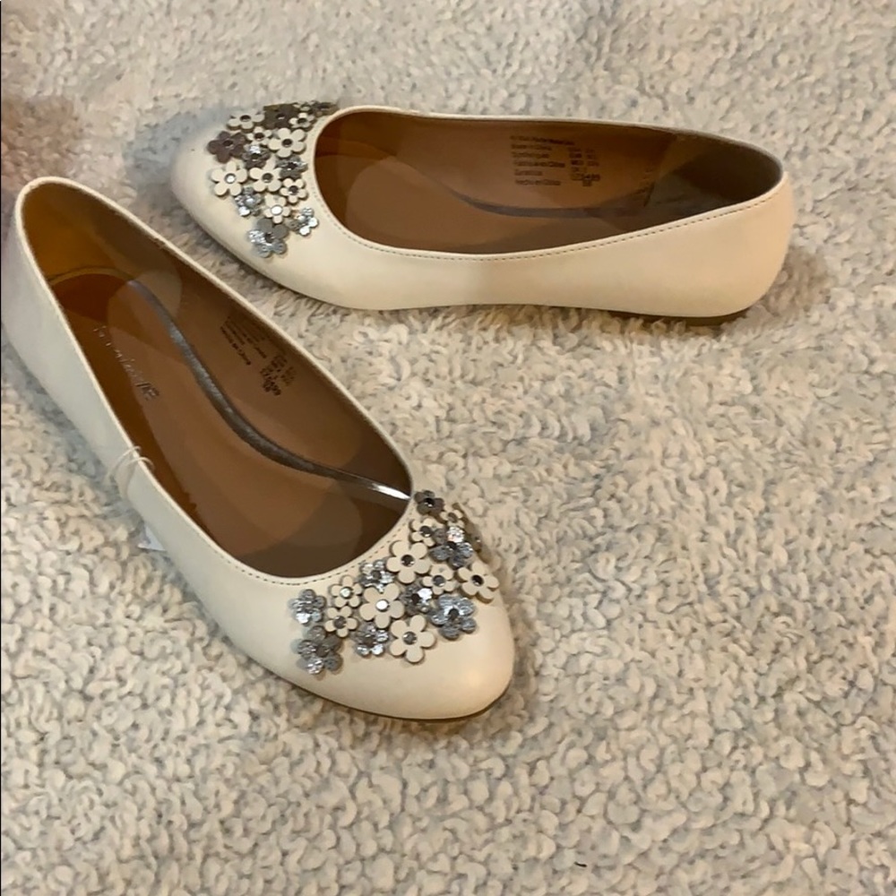 Girls shoes